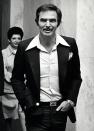 <p>BOOM—the collar. Reynolds<em> struts</em> into the premiere of <em>The End</em> in Los Angeles in 1978.</p>