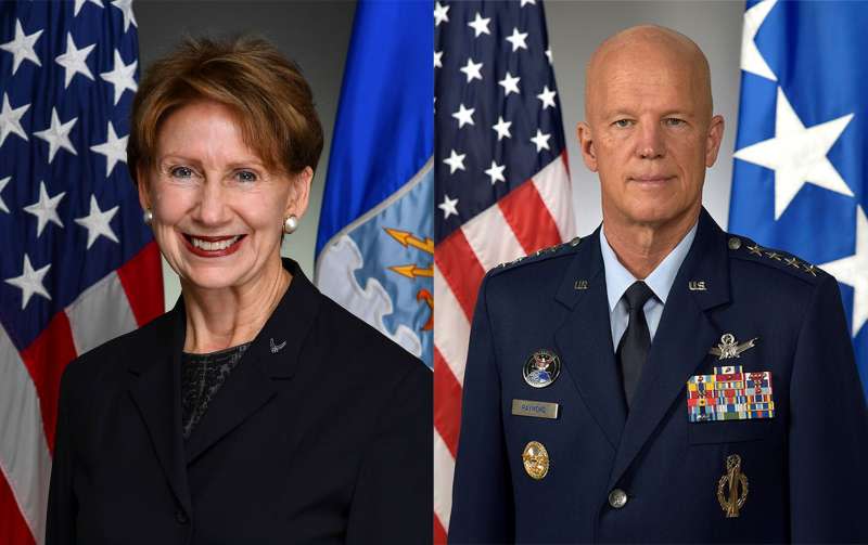 美國空軍部長巴瑞特（Barbara Barrett，左）與太空軍（Space Force）太空作戰長雷蒙德（John Raymond）（U. S. Space Force）
