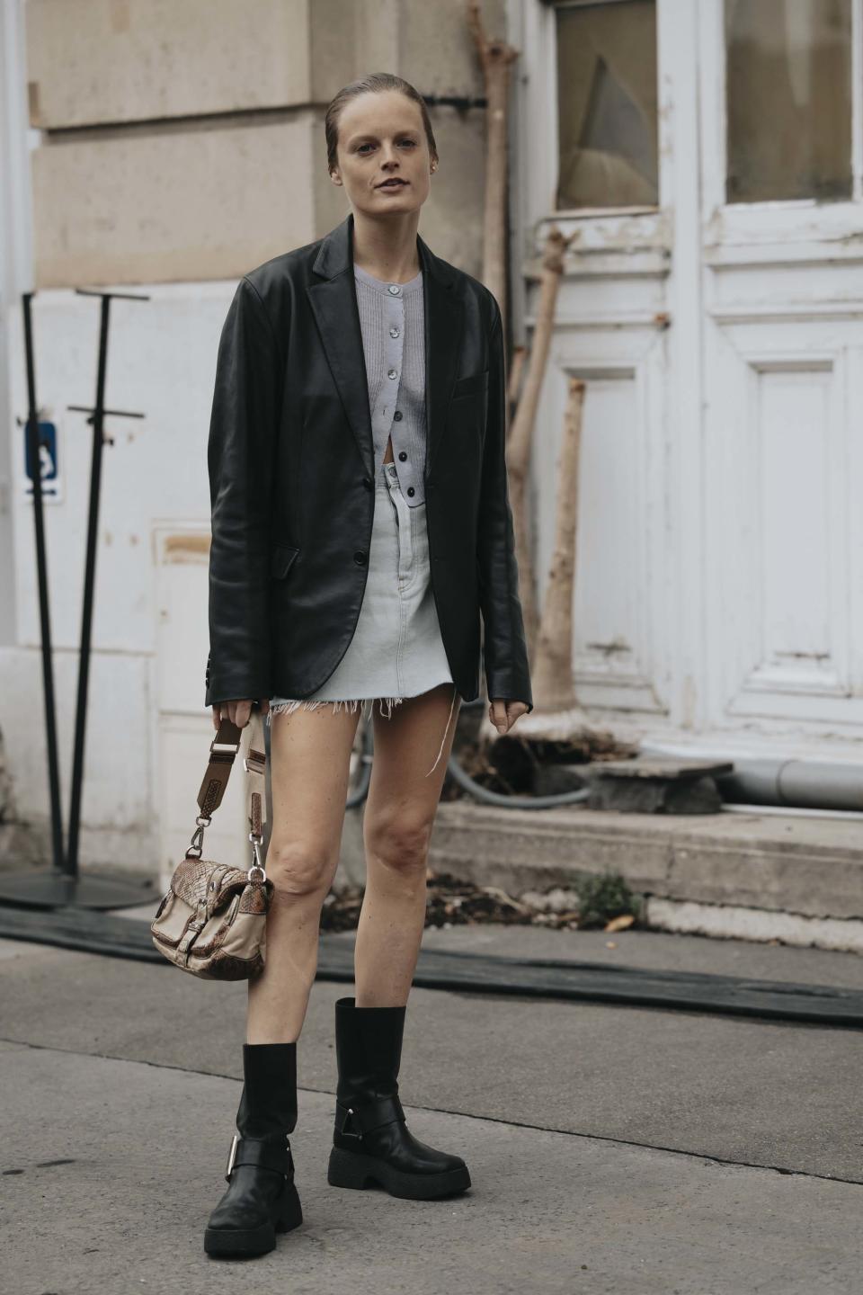 Bottines motard et blazer en cuir