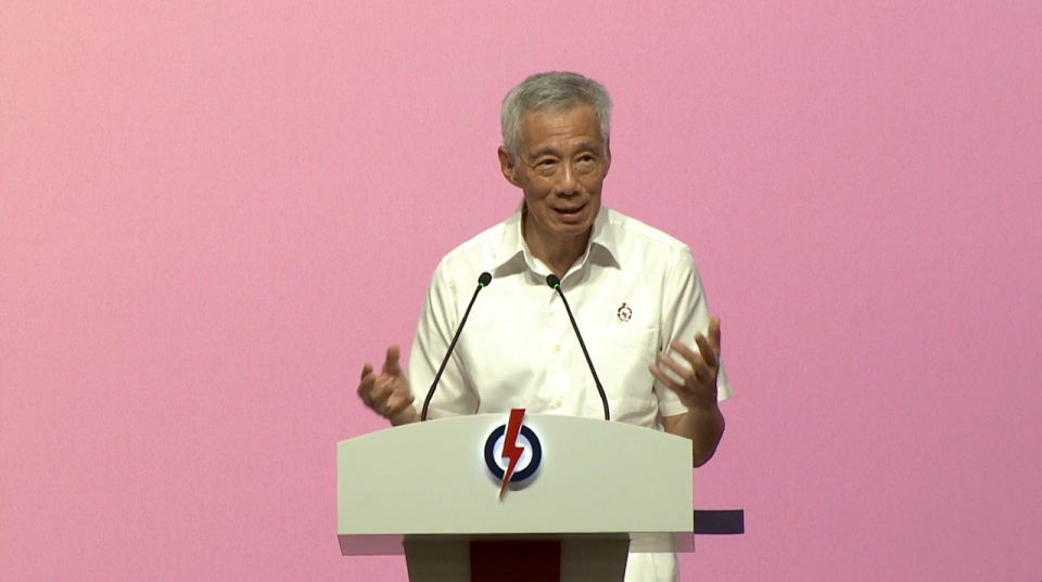 新加坡總理李顯龍(Lee Hsien Loong)在人民行動黨年度會議發表演說。(圖翻攝自People's Action Party臉書直播)