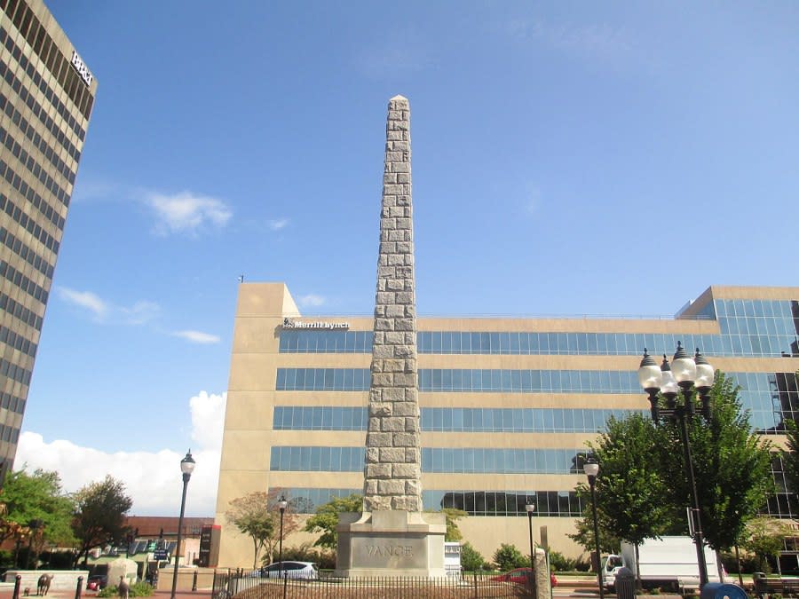 Vance Monument in downtown Asheville (Photo: Billy Hathorn/Wikimedia Commons)