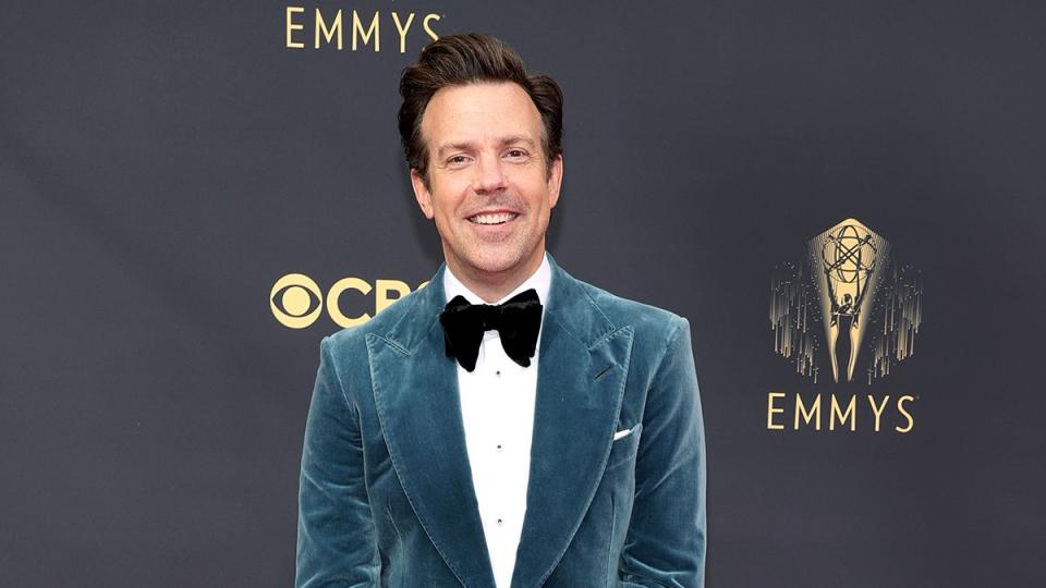 Jason Sudeikis Wears Eazy-E Socks with His Velvet Tom Ford Suit at the 2021  Emmy Awards