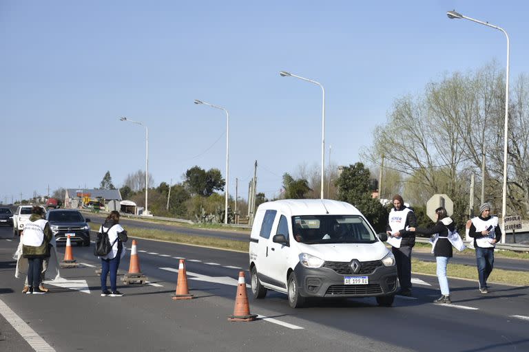 Docentes del delta entrerriano protestaron hoy en Brazo Largo por la falta de transporte fluvial para los alumnos