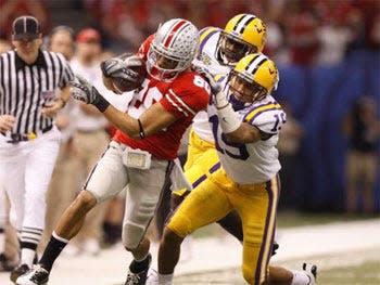 Brian Robiskie makes a catch for the Buckeyes.