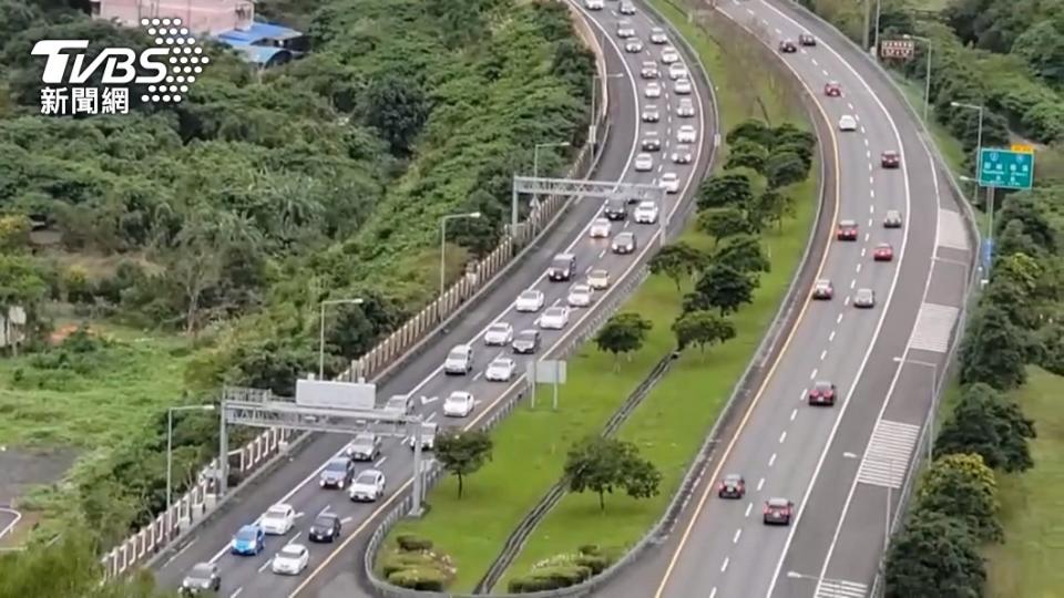 週六及週日，國5南向南港系統-坪林及北向頭城-坪林均可能有長時段車多壅塞之情形。（圖／TVBS資料畫面）