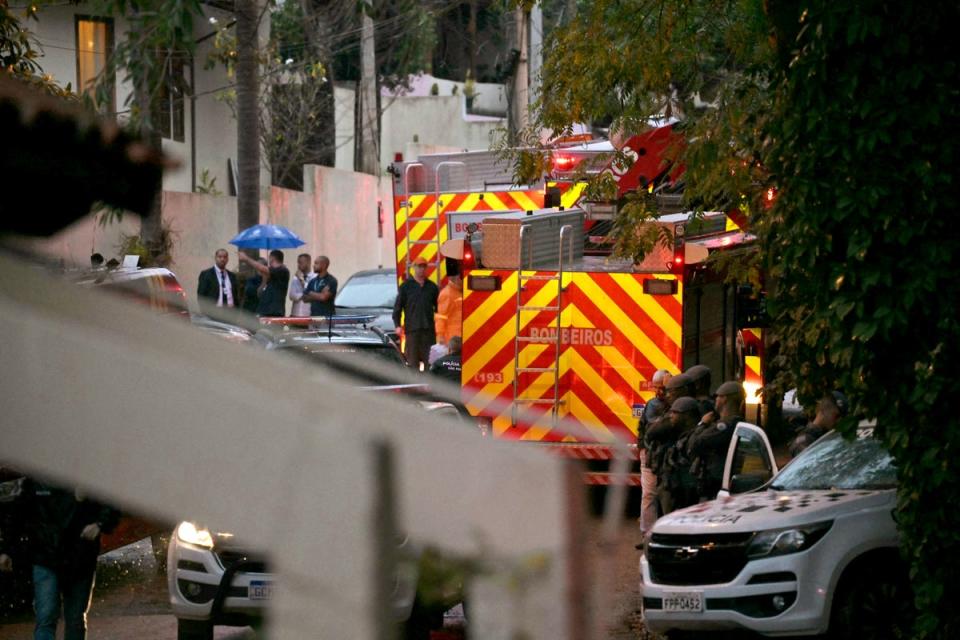 Firefighters arrive at the entrance of Recanto Florido Condominium where the airplane crashed (Getty Images)