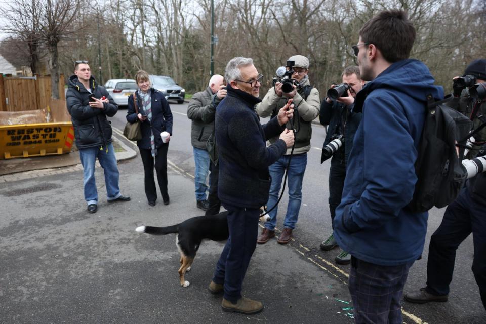 Gary Lineker leaves his home with his dog during the BBC row (Getty Images)