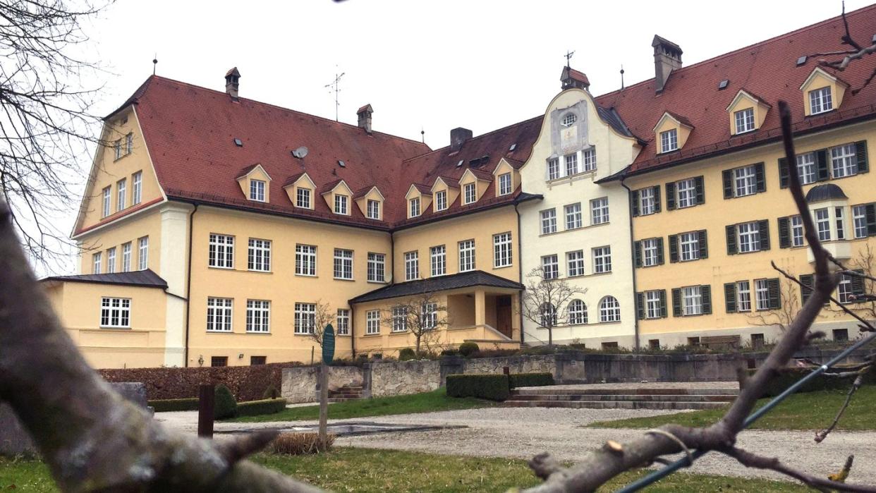 Das ehemalige katholische Piusheim in Baiern im Kreis Ebersberg.