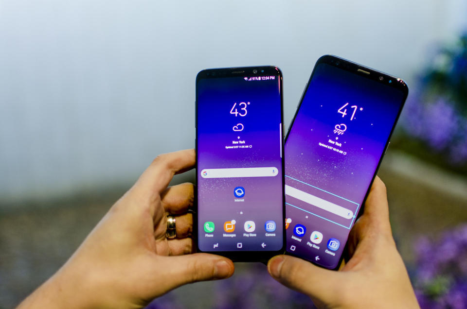 Un Samsung Galxy S8 (izquierda) y un Samsung Galaxy S8 Plus (derecha). (Foto de Digital Trends)