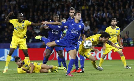 Britain Soccer Football - Leicester City v FC Porto - UEFA Champions League Group Stage - Group G - King Power Stadium, Leicester, England - 27/9/16 FC Porto's Ivan Marcano in action with Leicester City's Luis Hernandez Action Images via Reuters / Carl Recine Livepic