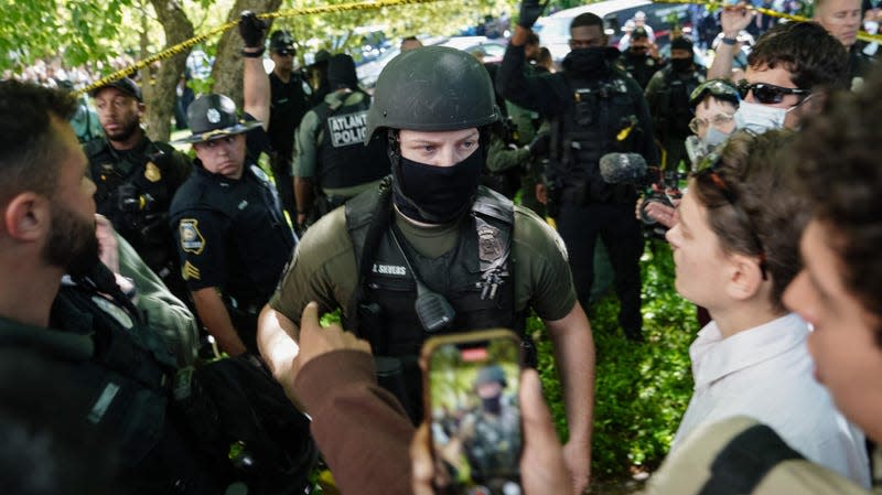 Police have arrested pro-Palestinian protesters at college campuses across the U.S., including at Emory University in Atlanta, Georgia this Thursday. - Photo: Elijah Nouvelage / AFP (Getty Images)