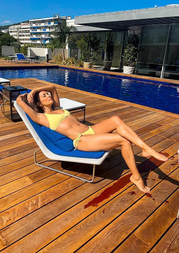 Eva Longoria con bikini amarillo