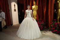 Sofia Carson llega a los Oscar el domingo 12 de marzo de 2023 en el Teatro Dolby en Los Angeles. (Foto AP/John Locher)