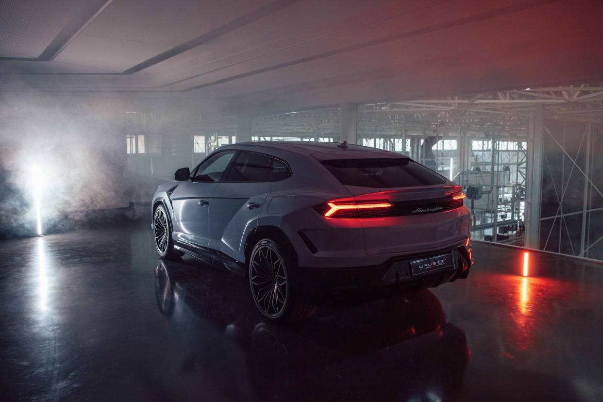 2025 lamborghini urus se