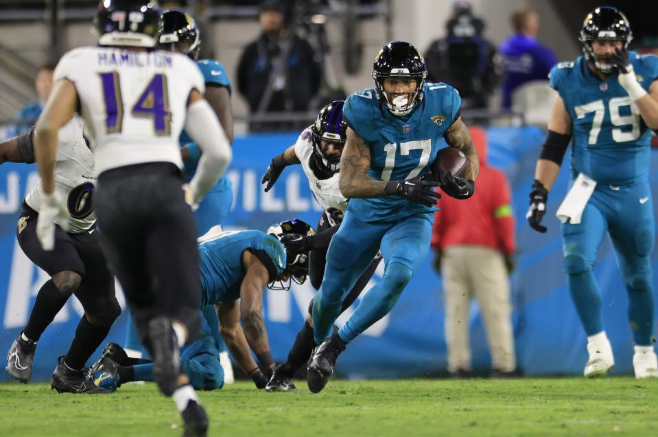 Jacksonville Jaguars tight end Evan Engram (17) rushes for yards during the third quarter of a regular season NFL football matchup Sunday, Dec. 17, 2023 at EverBank Stadium in Jacksonville, Fla. The Baltimore Ravens defeated the Jacksonville Jaguars 23-7. [Corey Perrine/Florida Times-Union]