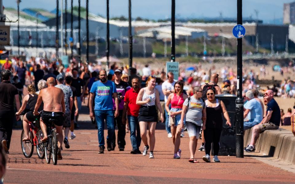 Large crowds gathered at Portobello Beach promenade - Stuart Nicol/Stuart Nicol Photography