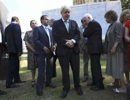 London Mayor Boris Johnson (C) stands with a group of cross-party MPs who oppose the expansion of Heathrow airport, in central London, Britain July 1, 2015. REUTERS/Paul Hackett