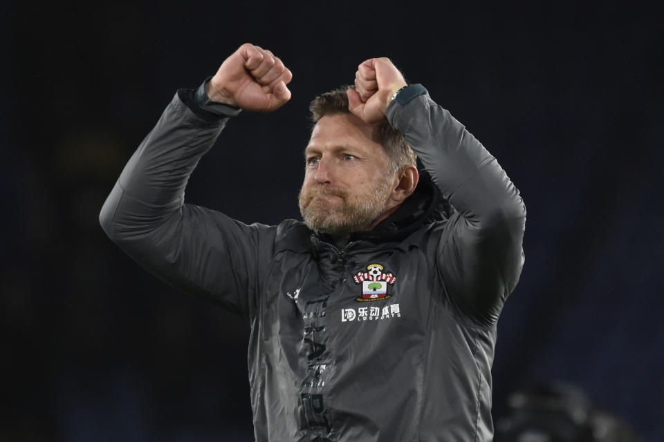 Ralph Hasenhuettl, técnico del Southampton, festeja durante la victoria sobre el Leicester City, el sábado 11 de enero de 2020 (AP Foto/Rui Vieira)