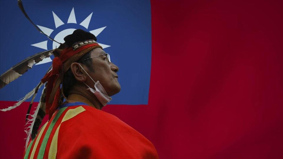 A man from the aboriginal Kanakanvu mountain village of Dakanua, Taiwan, on texture, partial graphic