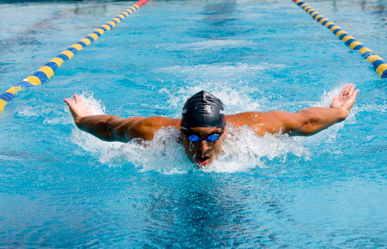 Schwimmen kann beim Stressabbau helfen, wie eine Umfrage sowie Expertenmeinungen zeigen. - Copyright: Getty Images