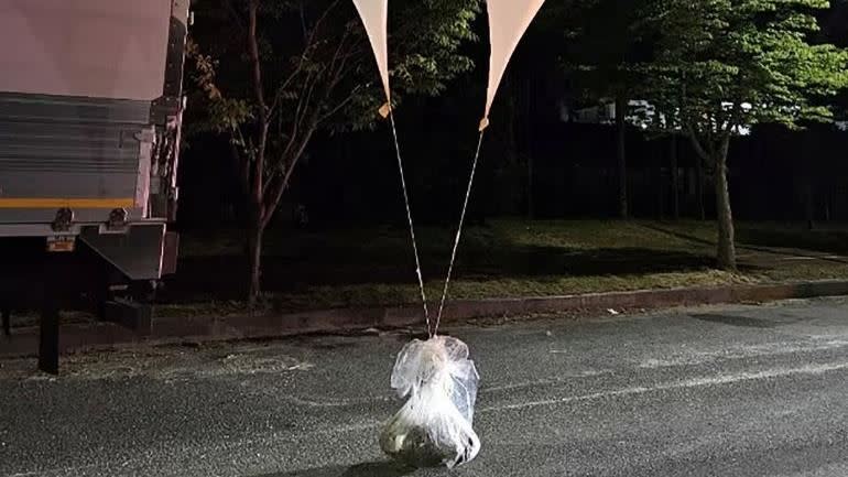 南韓指控北韓的空飄氣球內含有人類排泄物，其中驗出「多種寄生蟲」。（圖／韓國國防部）