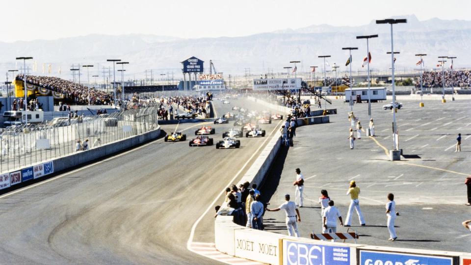 streets of las vegas, united states of america october 17 alan jones, williams fw07d ford, leads gilles villeneuve, ferrari 126ck, and alain prost, renault re30, at the start during the caesars palace gp at streets of las vegas on october 17, 1981 in streets of las vegas, united states of america photo by lat images
