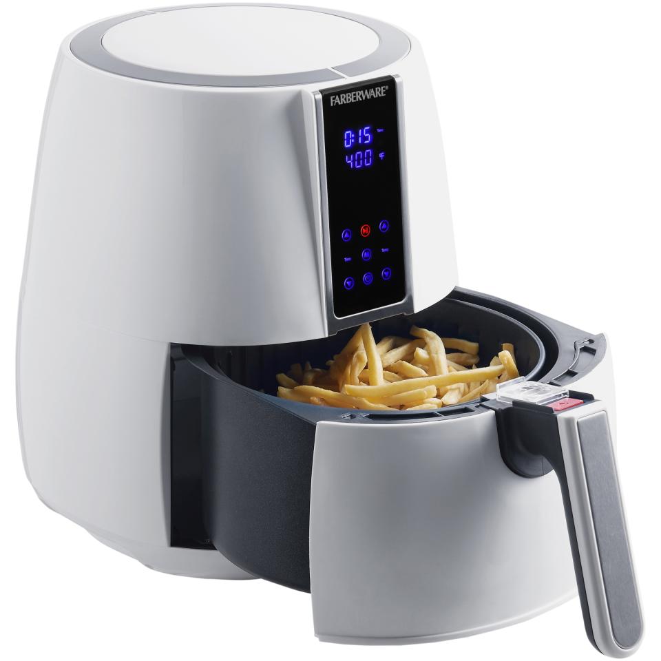 Farberware 3.2 Quart Digital Air Fryer. (Photo: Walmart)