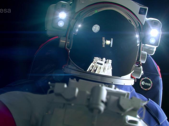 Una ilustración muestra un satélite y la Tierra reflejándose en el visor o un futuro astronauta lunar.