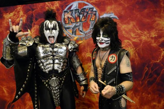 Gene Simmons invites Ace Frehley to perform on KISS's farewell tour