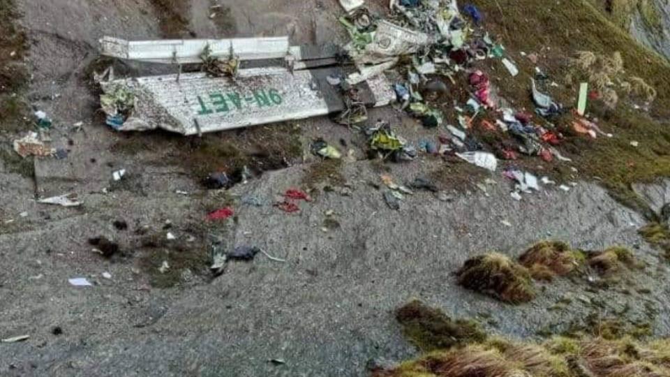 日前一架小型飛機於木斯塘地區墜毀，22人罹難。
（圖：aircrashaccident@twitter）
