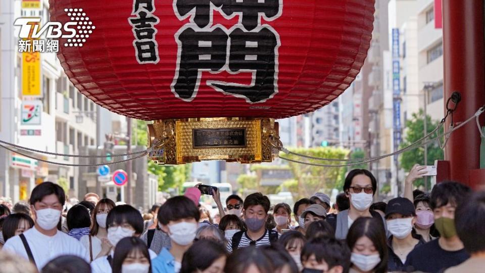 韓國未等岸田宣布，在昨日一早開買行程就搶購一空。（圖／達志影像美聯社）