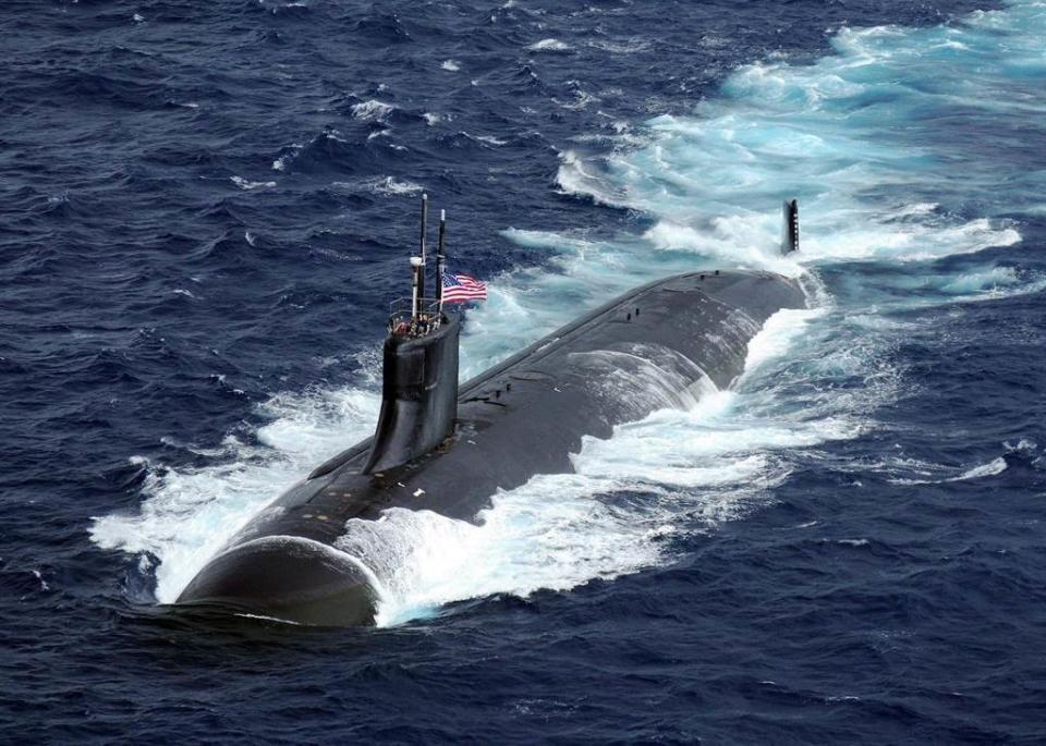 美國海狼級核動力攻擊潛艦「康乃狄克」號（USS Connecticut，SSN 22），2日傳出在南海下潛時撞及物體，導致11名人員受傷。圖為「康乃狄克」號在太平洋航行的資料照。（美國海軍）