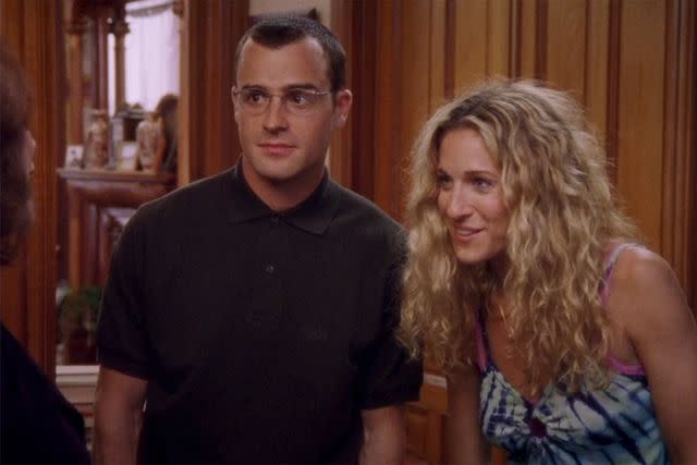 <p>HBO</p> Justin Theroux as Vaughn Wysel and Sarah Jessica Parker as Carrie Bradshaw in 'Sex and the City'.
