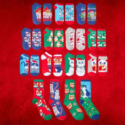 15 pairs of women's cat-themed socks