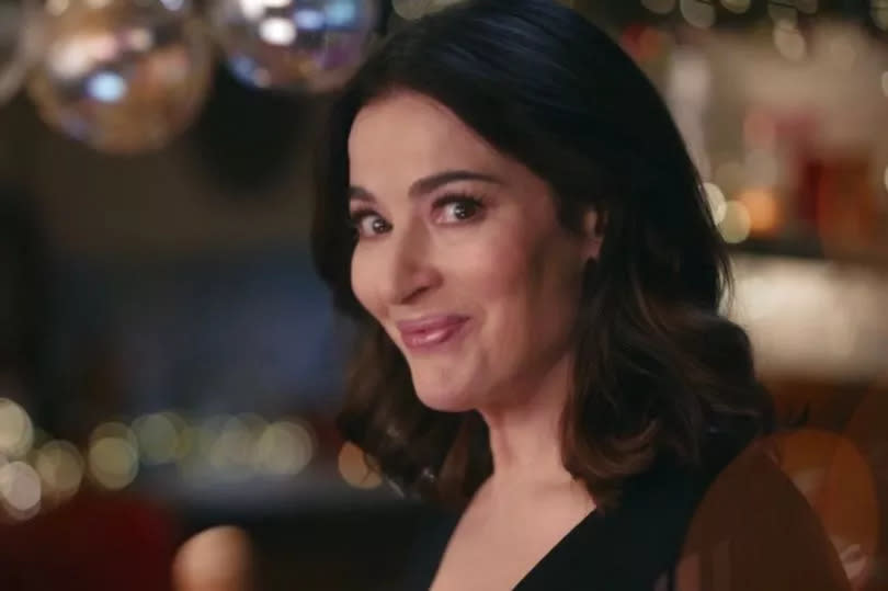 Nigella Lawson left viewers in hysterics during her Amsterdam Christmas special as she used a "nut bashing bag" in one of her recipes