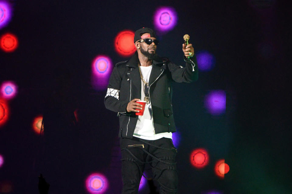 Nach jahrelangen Anschuldigungen droht R. Kelly endgültig das Karriere-Aus. (Bild: Daniel Boczarski/Getty Images)