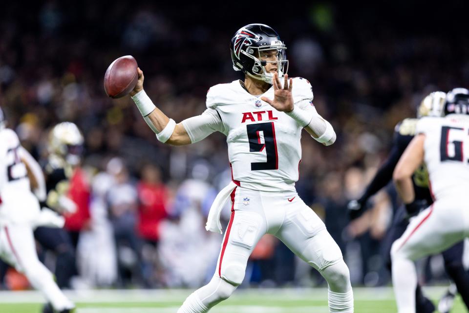 Atlanta Falcons quarterback Desmond Ridder (9) passes against the New Orleans Saints during the first half at Caesars Superdome in New Orleans on Jan. 7, 2024.