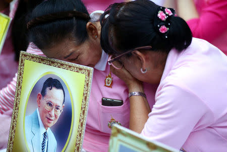 Well-wishers weep as they pray for Thailand's King Bhumibol Adulyadej at the Siriraj hospital where he is residing in Bangkok, Thailand, October 13, 2016. REUTERS/Athit Perawongmetha