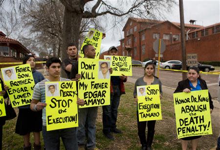 Protesters stand outside the "Walls" prison unit where Edgar Tamayo is scheduled to be executed in Huntsville, Texas January 22, 2014. REUTERS/Richard Carson