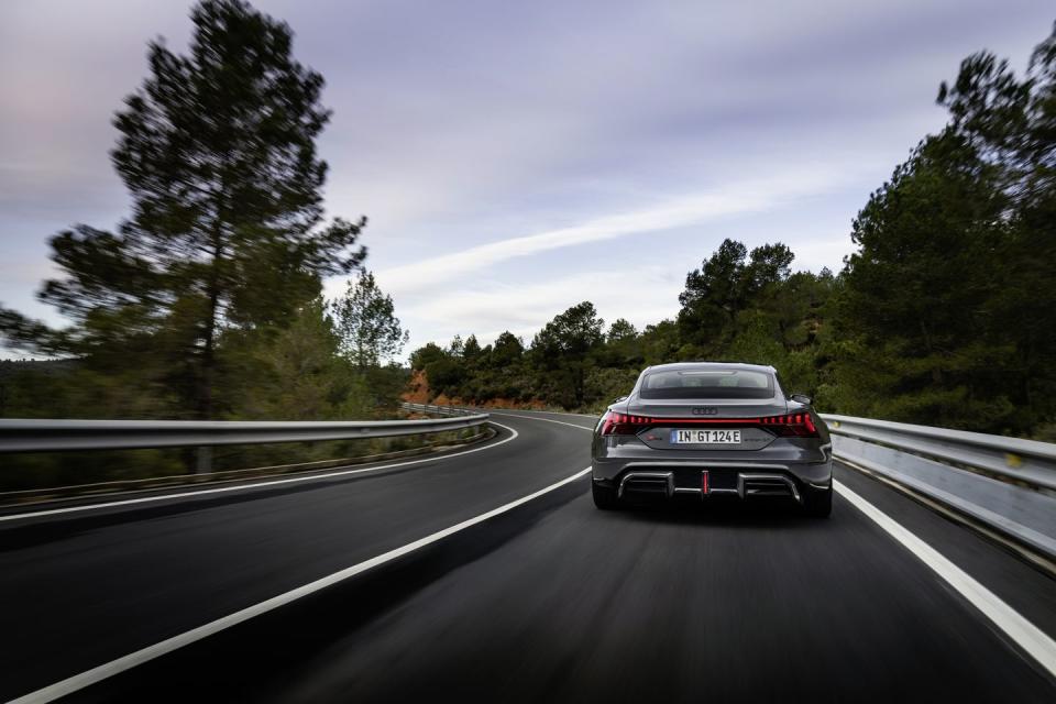 2025 audi rs e tron