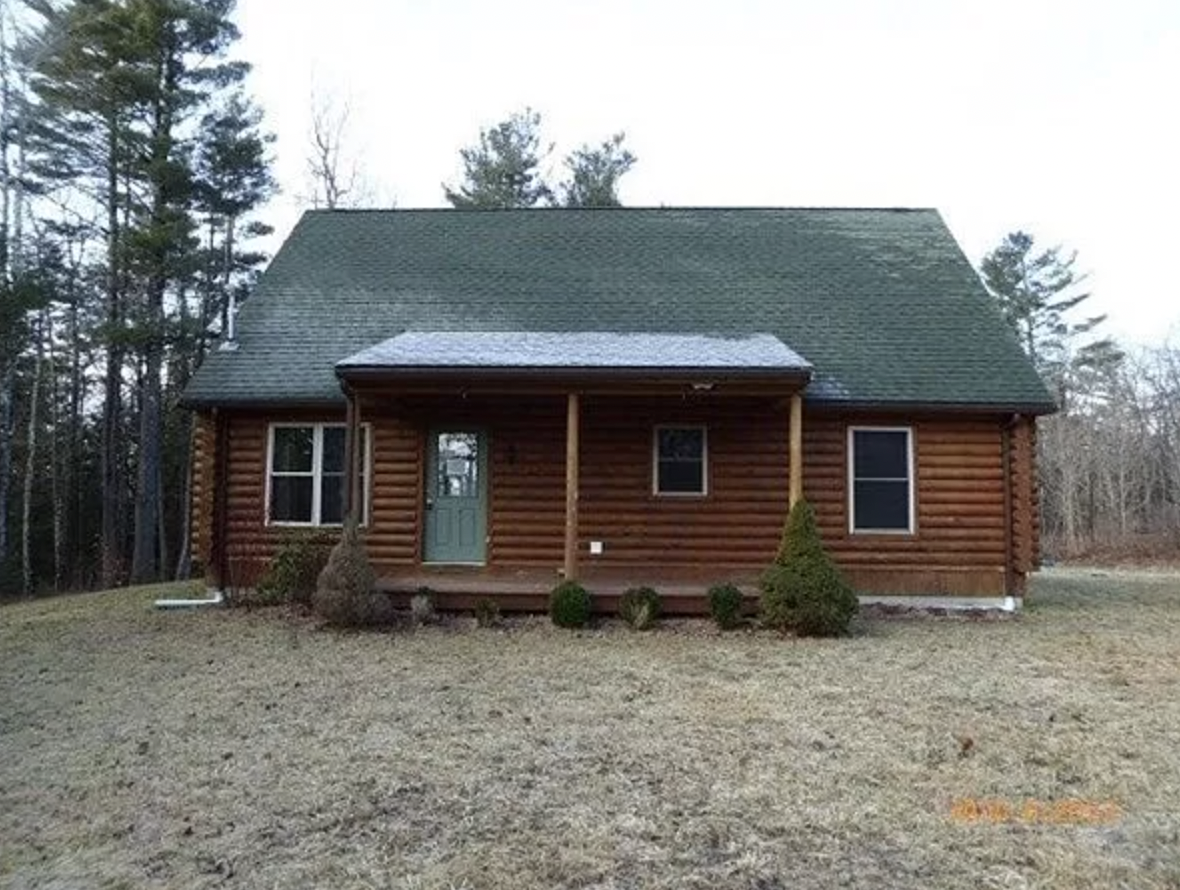 Massachusetts: The 3-Bedroom Log Cabin