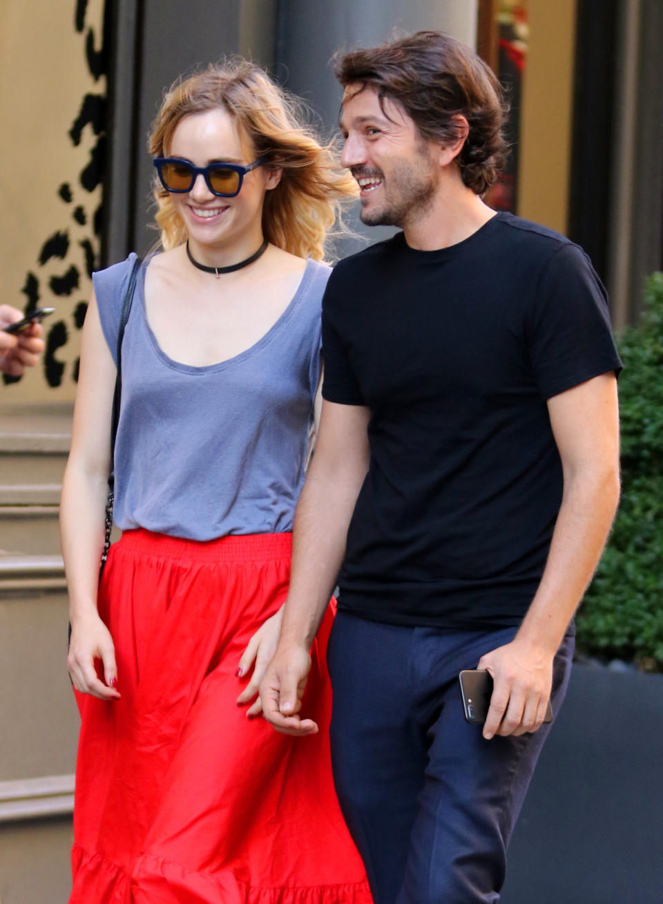 <p>Diego Luna y Suki Waterhouse andan por estos días en Nueva York, donde fueron captados por los paparazzi presumiendo de su amor, como dos adolescentes/The Grosby Group </p>