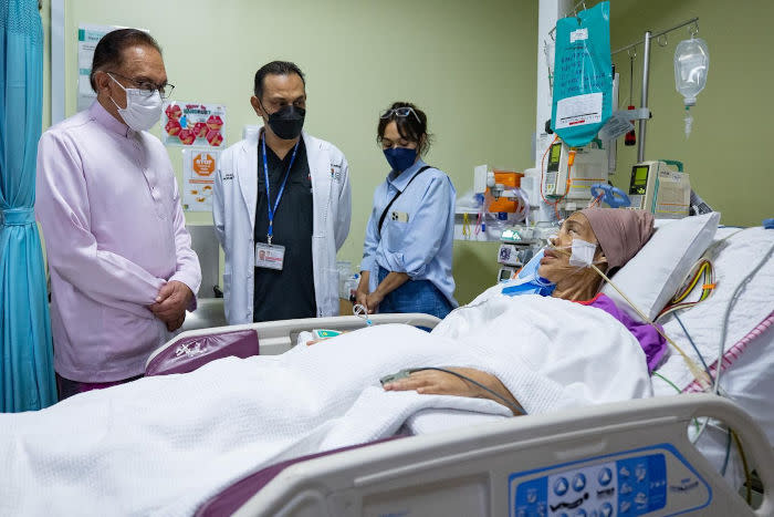 Prime Minister Anwar Ibrahim had visited Rohana at the hospital in April