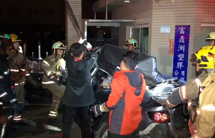 台江大道發生6死的嚴重車禍。（圖／東森新聞）