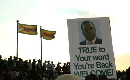 Supporters of Zimbabwe's former vice president Emmerson Mnangagwa await his arrival in Harare, Zimbabwe, November 22, 2017. REUTERS/Philimon Bulawayo