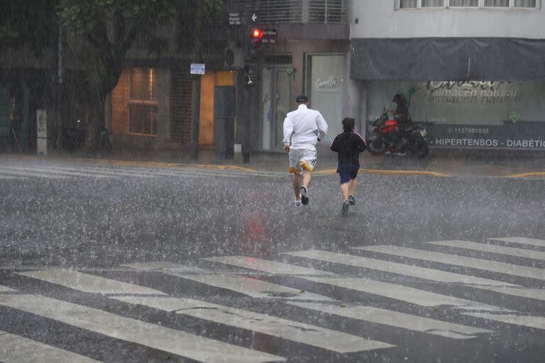 Lluvia en la ciudad, Caballito.   El 12_02_2024
Foto: Fabián Marelli