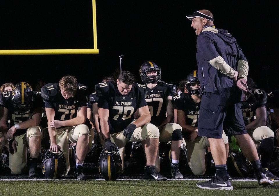 Mt. Vernon Marauders head coach Vince Lidy talks to players after the game Friday, Oct. 21, 2022, at Mt. Vernon High School in Fortville. The New Palestine Dragons defeated the Mt. Vernon Marauders, 35-24. 