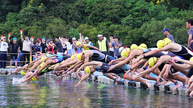 梅花湖全國鐵人三項賽江典祐、潘昱婷。（圖／鐵人三項協會提供）