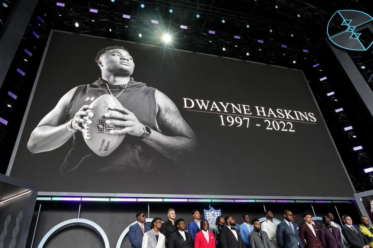 Steelers to Honor Dwayne Haskins with Helmet Decal After QB's Death at Age  24, News, Scores, Highlights, Stats, and Rumors