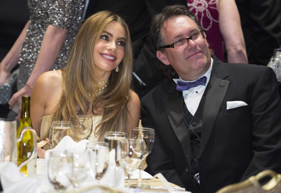 Colombian actress Sofia Vergara poses with a guest at the White House Correspondents' Association Dinner in Washington May 3, 2014. REUTERS/Joshua Roberts